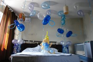 Недорогое Украшение квартиры на выписку воздушными шарами в Москве 