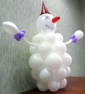 Недорогой снеговик из шаров на новый год в Москве 